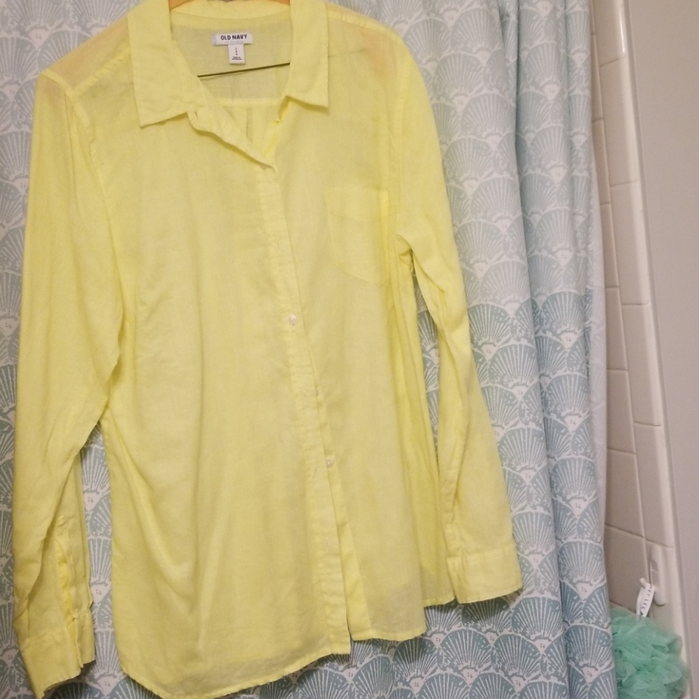 SOLD! Like new Old Navy pale yellow blouse, sz L